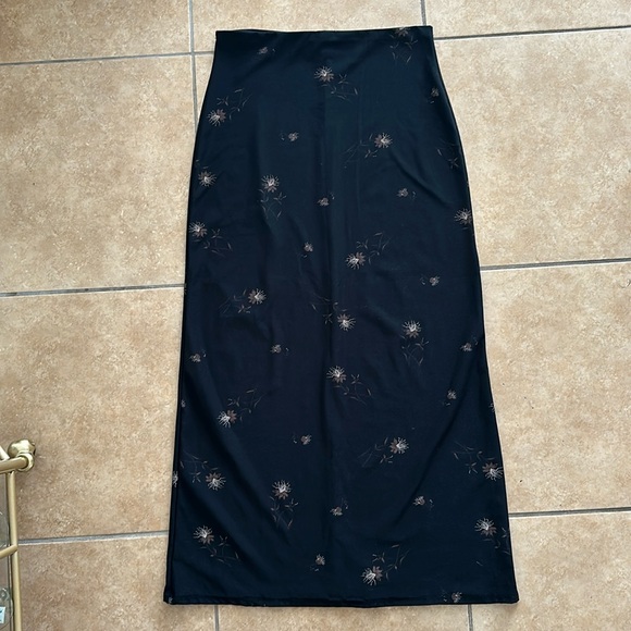 Hennes Collection - Vintage Black Floral Maxi Skirt - Picture 1 of 4